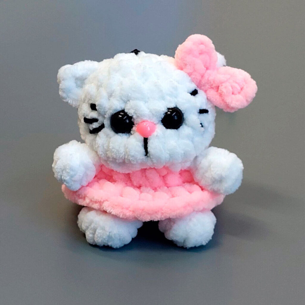 Stitch the Sweetest No-Sew Plush Kitty Keychain (Free Amigurumi Pattern!)