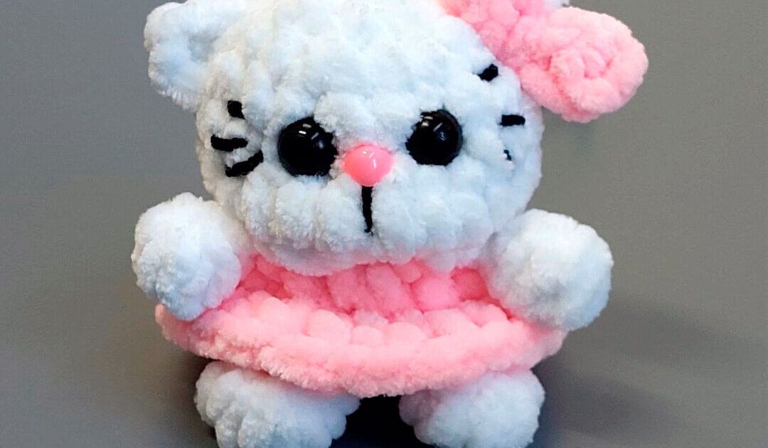 Stitch the Sweetest No-Sew Plush Kitty Keychain (Free Amigurumi Pattern!)