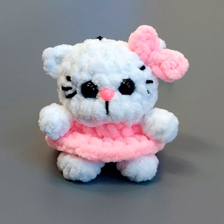 Stitch the Sweetest No-Sew Plush Kitty Keychain (Free Amigurumi Pattern!)